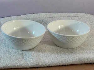 Mikasa Bone China set of 2 fruit bowls Trellis white criss cross border AA493 - Picture 1 of 4