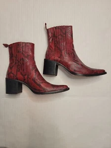 Botas occidentales BCBG Max Azria 37/7 borgoña estampado de serpiente punta tirar - Imagen 1 de 9