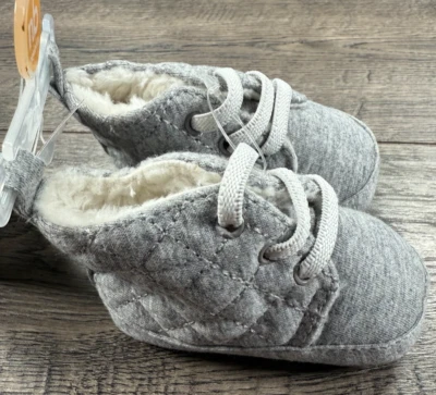 Bebé Niña Niño Ropa Nuevo Carter's Recién Nacido Gris Acolchado Piel Forrada Botas Foto 1 de 4