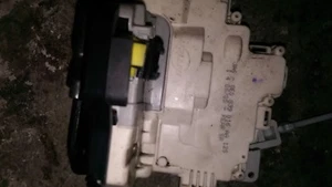 Cerradura puerta trasera derecha Audi A4 B7 8E0839016AA - Imagen 1 de 1