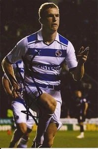 READING * ALEX PEARCE SIGNED 6x4 ACTION PHOTO+COA  - Picture 1 of 1