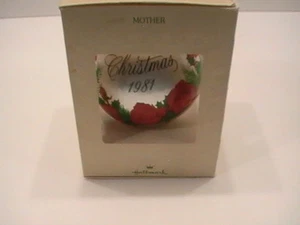 Punze 1981 Vintage für MUTTER Satin Kugel Ornament mit Gedicht - Bild 1 von 3