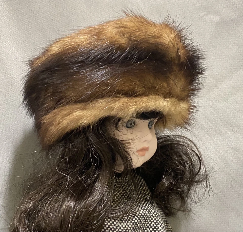 Vintage Hand Made Natural Mink Fur Hat Doll's Hat with 100 % Silk Lining Foto 1 de 4