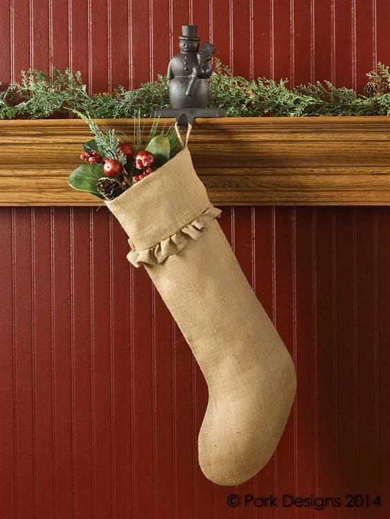 Medias de Navidad de arpillera natural puño con volantes 21" L x 7" de Park Designs 850-51 Foto 1 de 1