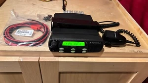 MOTOROLA CDM1250 MOBILE RADIO. 42- 50 MHZ 60 WATTS WITH ACCESSORIES - Zdjęcie 1 z 4
