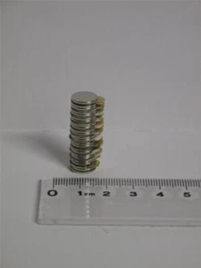 10 Paar selbstklebende Neodym Scheibenmagnete ideal für Einladungen oder Boxverschlüsse - Bild 1 von 1