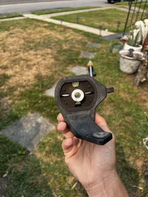 engine mount for a Honda Odyssey, likely a 2011-2016 3.5L model. - Image 1 of 4