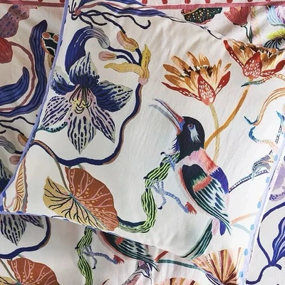 ANTHROPOLOGIE X SARAH GORDON Multicolor Ave Fauna Satén Orgánico Euro Sham Foto 1 de 4