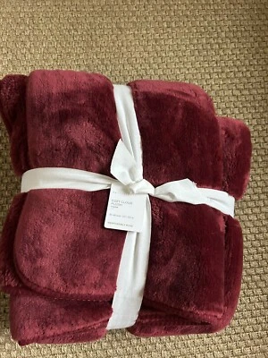 POTTERY BARN Holiday Cozy Cloud 长毛绒 50 x 60 英寸扔毯 ~ 石榴石 — 第 1/3 张图片