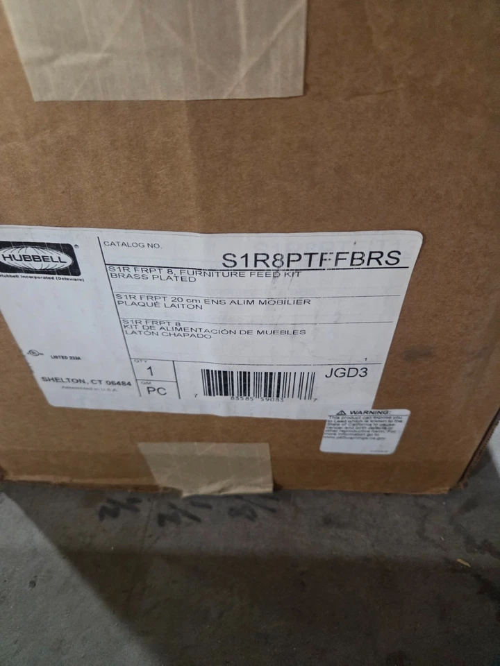 KIT DE ALIMENTACIÓN PARA MUEBLES HUBBELL S1R8PTFFBRS CHAPADO EN LATÓN Foto 1 de 1