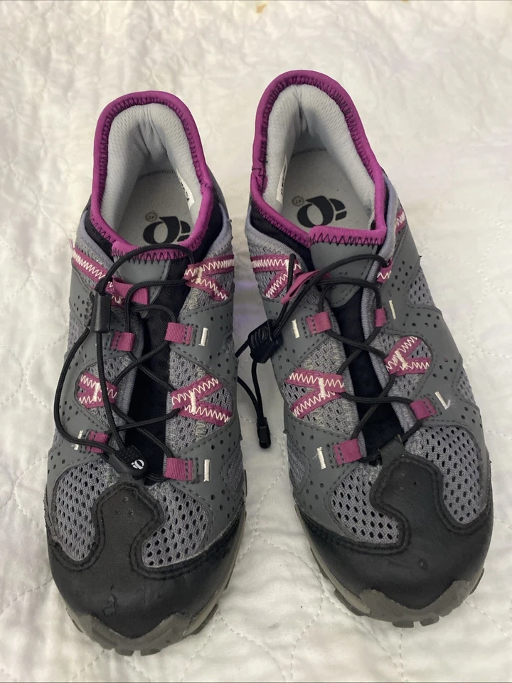 Zapato de ciclismo Pearl Izumi W X-Alp Drift II para mujer EE. UU. 10 UE 41 gris rosa 2 pernos Foto 1 de 4