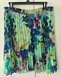 Covington Women's Petite Fully Lined Multi-Color Pleated Skirt - Size LARGE - Picture 1 of 1