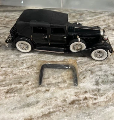 Signature 1930 Packard Lebaron Black 1:18 Die Cast - Image 1 of 4