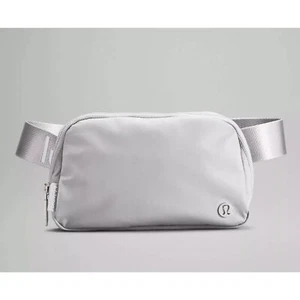 Lululemon Everywhere Gürteltasche 1L Silver Drop mit weißem Logo NEU - Bild 1 von 11