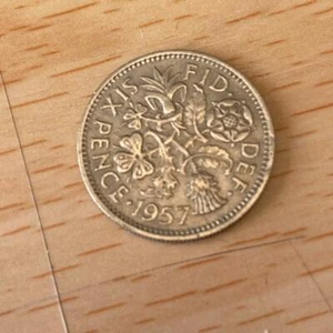Uk Sixpence Coin 1957 - Picture 1 of 2