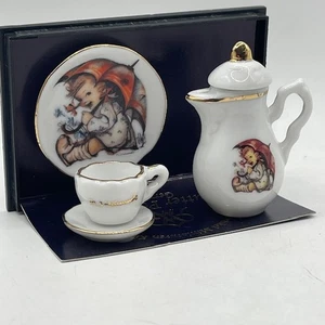 Reutter Porzellan Germany Miniature Tea Set M.I. Hummel Girl Umbrella Gold Trim - Picture 1 of 15