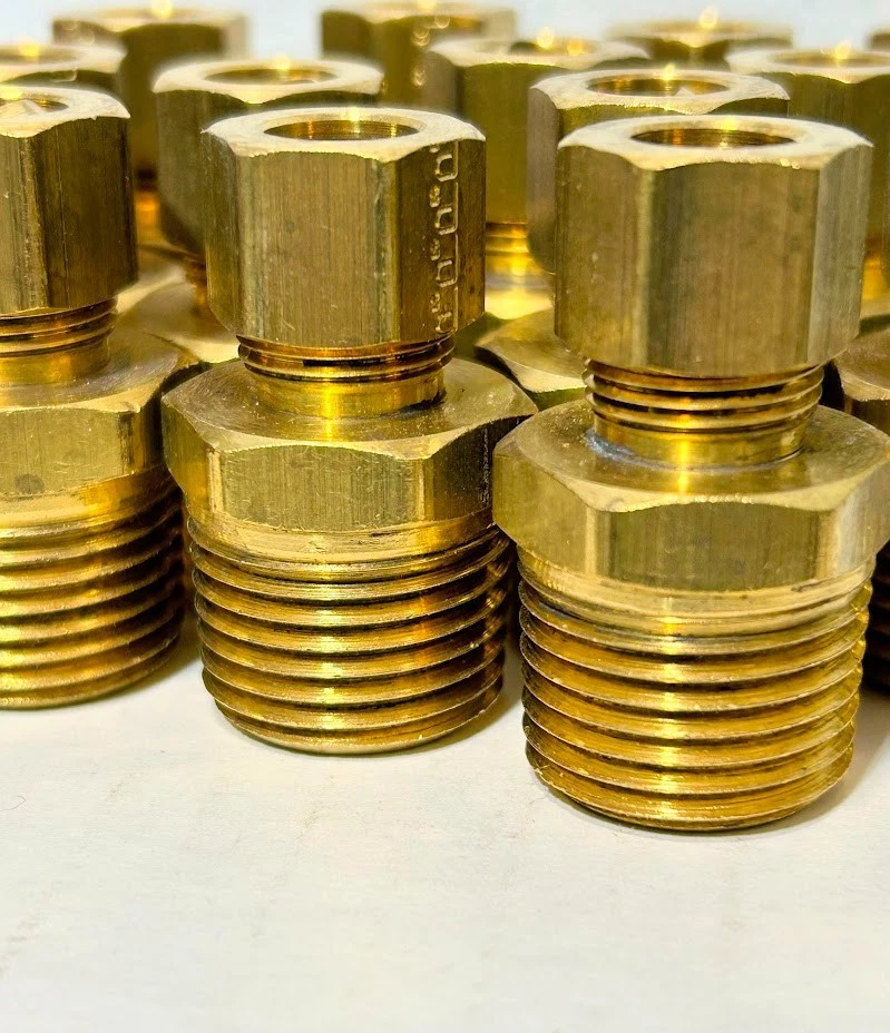 3/8" O.D. Tubo x 1/2" MPT Latón Reductor Compresión Montaje **LOTE DE 14 NUEVOS O/S Foto 1 de 2