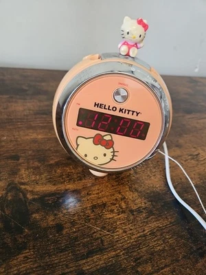 Hello Kitty KT2054 projetor LED rosa despertador rádio AM FM display de tempo - Imagem 1 de 4