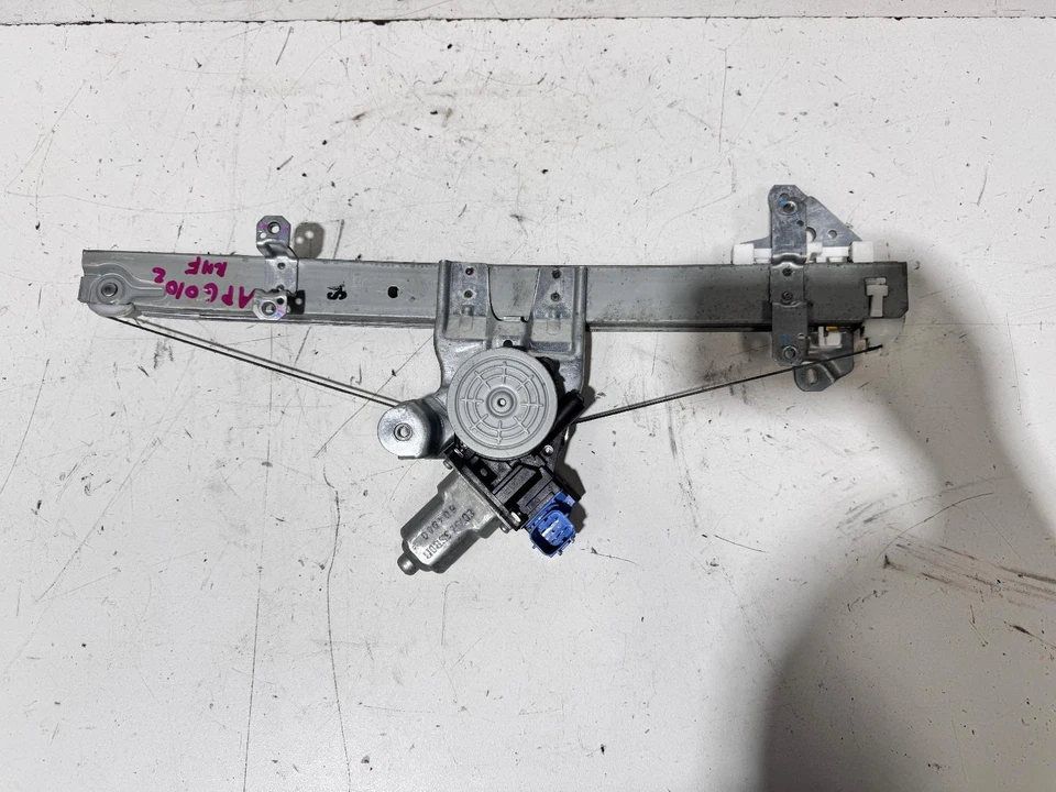 Nissan Pulsar Right Front Window Regulator B17 12/2012-12/2017 - image 1 of 4