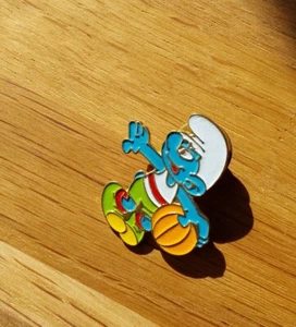 Pin's Schtroumpf Smurf BASKET SPORT PEYO 1993 IMPS BRUSSELS - Picture 1 of 2