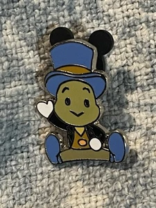 2010 Disney Booster Pin süße Figur Tiere Baby Jiminy aus Pinocchio - Bild 1 von 4