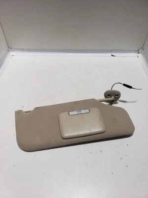 Passenger Right Sun Visor With Illumination Fits 04-07 TAURUS 416664 - Image 1 of 4