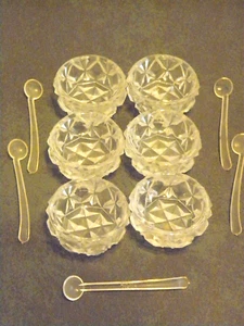 6 VINTAGE CUT GLASS DIAMOND PATTERN SALT DIPS/SALT CELLARS/OPEN SALTS + 5 SPOONS - Picture 1 of 5