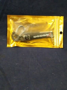 Dodge Black Leather w Dodge Insigna Strap, Dark Gunmetal Hook Key Chain - Foto 1 di 11
