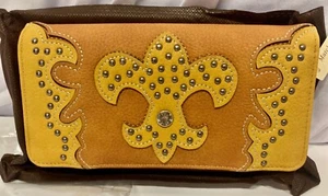 MONTANA WEST ~ Fleur-de-Lis Collection Conv. Geldbörse/Handgelenktasche mit Nieten, Neu mit Etikett!! - Bild 1 von 6