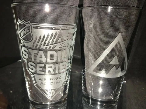 2020 NHL SPECIAL EDITION STADIUM SERIES COLORADO AVALANCHE 2 ETCHED PINT GLASSES Cover