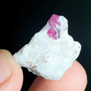 31 Carats Very Nice Quality Ruby Specimen piece - Picture 1 of 5