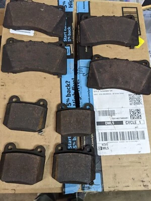 Pastillas de freno delanteras y traseras Subaru WRX STI 2015 OEM Brembo Foto 1 de 4