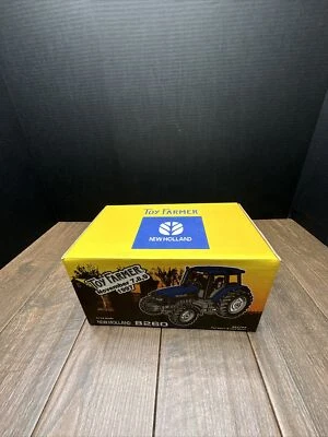 1/16 New Holland 8260 1997 Toy Farmer November 7,8,9 1997 - Image 1 of 4