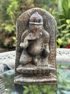 Escultura antigua de piedra gris de 1890 hecha a mano del dios hindú Ganesha Ji - Imagen 1 de 10
