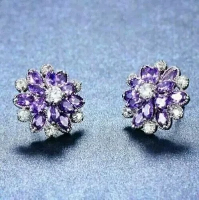 Aretes para mujer de amatista creada en laboratorio de corte redondo de 3 quilates con acabado en oro blanco de 14 quilates Foto 1 de 3