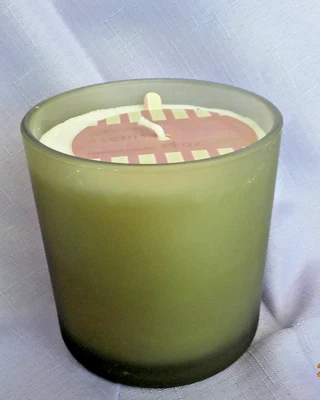 Illume Garden Stems 14 oz scented candle round glass single wick - Image 1 of 4