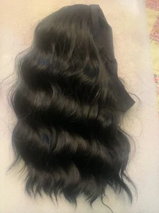 #2085 1B wavy bob black head band wig Beautiful NWT - Picture 1 of 13