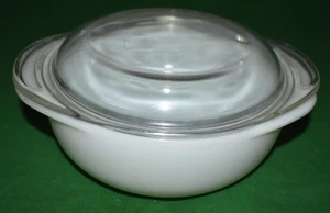 Vintage  PYREX  #022 White  MILK GLASS BOWL w/ Clear Glass Lid 6.5" x 3.5"Deep - Picture 1 of 2
