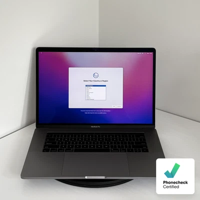 Apple MacBook Pro 15" (2017) i7 | Radeon Pro 555 | 16GB | 256GB SSD | Space Grey - Image 1 of 4