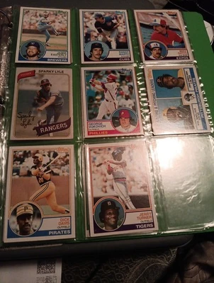 Álbum de tarjetas Topps 1981-1982 que incluye algunas tarjetas Fleer Foto 1 de 4