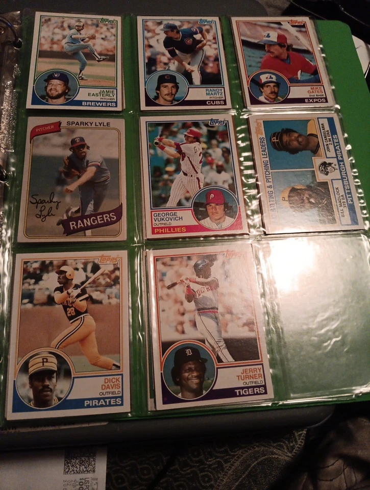 Álbum de tarjetas Topps 1981-1982 que incluye algunas tarjetas Fleer Foto 1 de 4