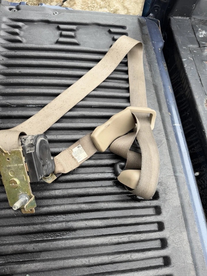 Cinturón de seguridad izquierdo conductor delantero doble cabina Ford F250 F350 99-04 bronceado Foto 1 de 4