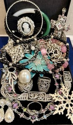 ¡Lote de bisutería vintage Estate! AVON, NAPIER y más! Foto 1 de 4