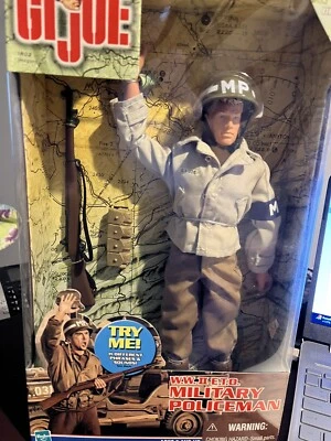 Policía militar parlante GI Joe Segunda Guerra Mundial ETO -1999- NUEVO EN CAJA Foto 1 de 4