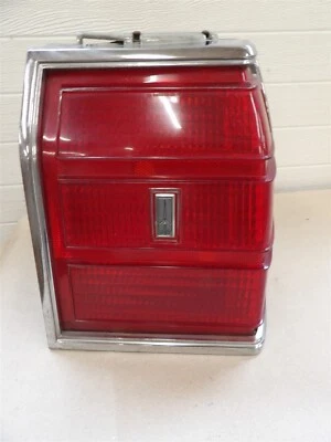 OLDSMOBILE CUSTOM CRUISER 1980-1990 RH TAILLIGHT LAMP PASSENGERS SIDE WAGON OEM - Image 1 of 4