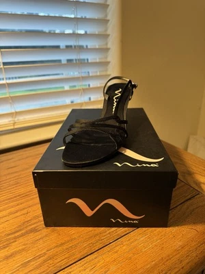 Sandália feminina Nina preta com alças biqueira aberta tamanho 8 - Imagem 1 de 4