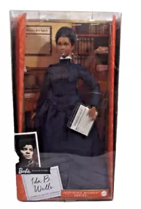Mattel Barbie Signature Inspiring Women Serie Ida B. Wells 2021 - Bild 1 von 8