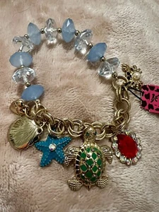 Betsey Johnson Meeresseitenarmband Schildkrötenmuscheln Seestern Krabbenherz - Bild 1 von 4