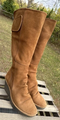 Fly London Yulo 楔形高膝靴女式 39 码骆驼棕色麂皮绒 — 第 1/4 张图片