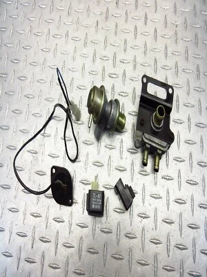 1997 97-00 Suzuki Bandit 1200 GSF1200S OEM Air Reed Valves Relays Neutral Sensor Foto 1 de 4